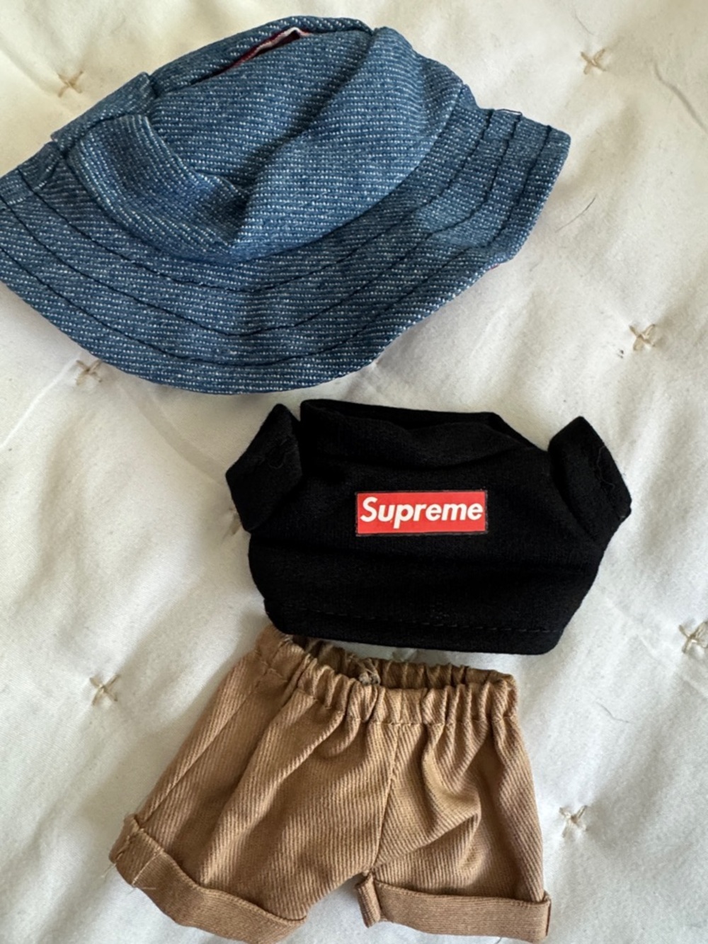SUPREME Outfit for Labubu.